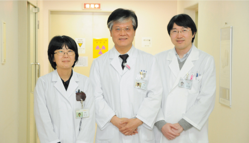 陣之内院長を含めた3人の日本医学放射線学会認定放射線科専門医によって検査が行われる